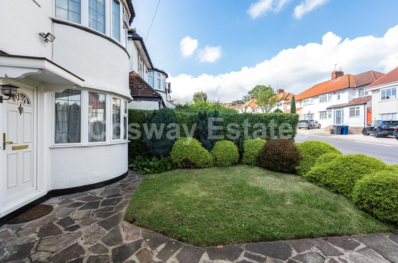 Lawrence Avenue, Mill Hill